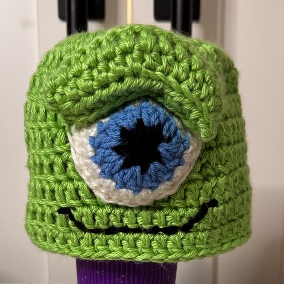 Green Monster Eye Kids Crochet Hat - Picture 5 of 7